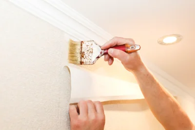 Pose de papier peint à la Clotte — revêtements muraux et toiles de verre